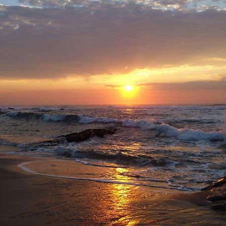 Pumula Beach Hotel Umzumbe Bagian luar foto